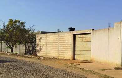 Imagem: A casa possui 2 Dormitórios, 1 Banheiro, 5 Vagas na garagem