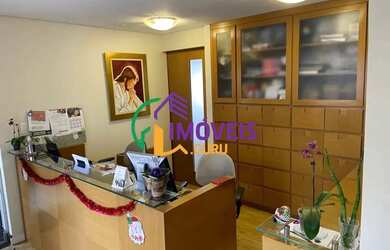 Imagem: O depósito possui 2 Vagas na garagem, 90m² de Área e está