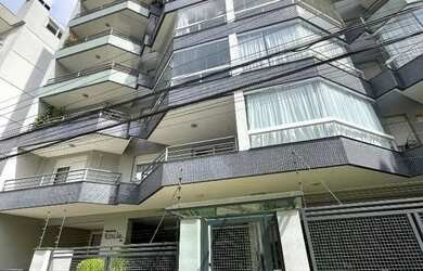 Imagem: O apartamento possui 3 Dormitórios, 1 Banheiro, 2 Vagas na