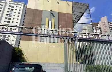 Imagem: O depósito possui 2 Vagas na garagem e 496m² de Área e está