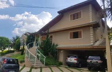 Imagem: A casa possui 4 Dormitórios, 4 Banheiros, 4 Vagas na garagem