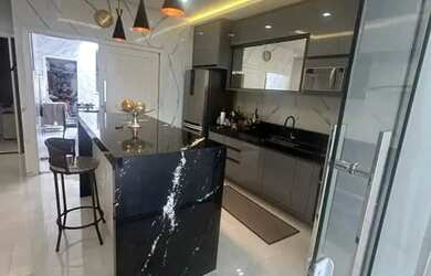 Imagem: A casa possui 4 Dormitórios, 2 Banheiros, 2 Vagas na garagem