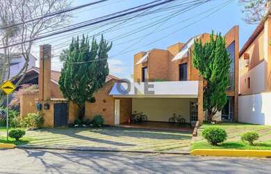 Imagem: A casa em condomínio possui 4 Dormitórios, 3 Banheiros, 4