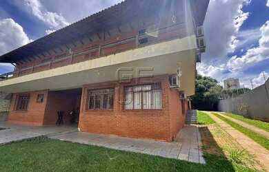 Imagem: A casa possui 5 Dormitórios, 5 Banheiros, 5 Vagas na garagem