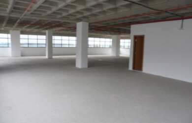 Imagem: O depósito possui 5 Vagas na garagem e 700m² de Área e está