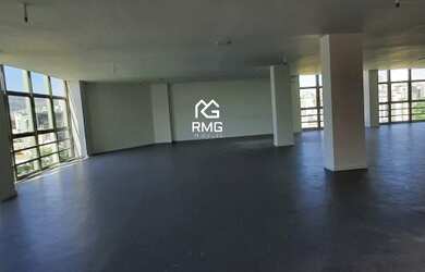 Imagem: O depósito possui 2 Vagas na garagem e 160m² de Área e está