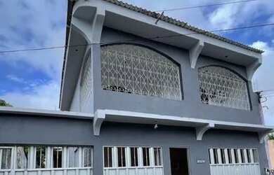 Imagem: A casa possui 5 Dormitórios, 2 Banheiros, 2 Vagas na garagem