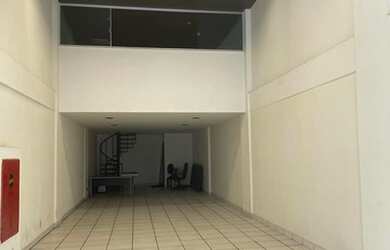 Imagem: O depósito possui 200m² de Área e está localizado em Santa