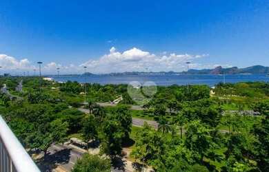 Imagem 7: Espetacular 4 dormitórios 2 suites sendo uma Master, 2 banheiros Reformados...