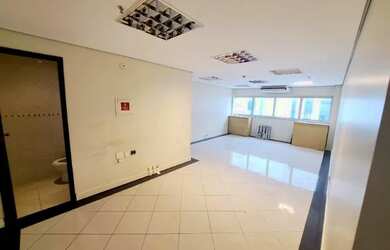 Imagem: O depósito possui 1 Vaga na garagem, 39m² de Área e está