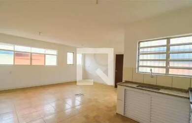 Imagem: A casa possui 3 Dormitórios, 4 Banheiros, 100m² de Área e