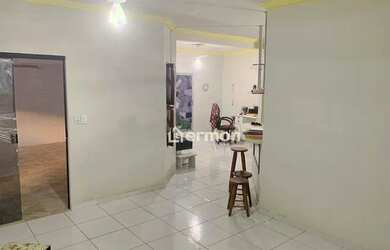 Imagem: A casa possui 2 Dormitórios, 3 Banheiros, 2 Vagas na garagem