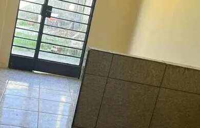 Imagem: A casa possui 1 Dormitório, 1 Banheiro e está localizado