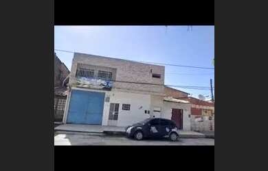 Imagem: A casa possui 3 Dormitórios, 2 Banheiros, 910m² de Área e