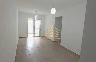 Imagem: O apartamento possui 3 Dormitórios, 1 Banheiro, 2 Vagas na