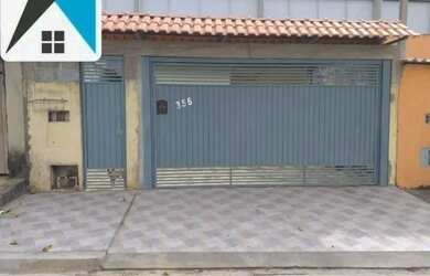 Imagem: A casa possui 2 Dormitórios, 1 Banheiro, 2 Vagas na garagem