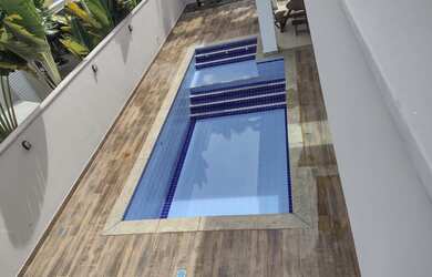 Imagem: A casa possui 4 Dormitórios, 5 Banheiros, 4 Vagas na garagem