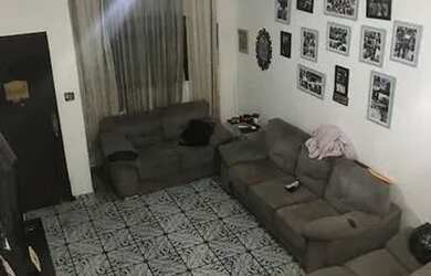 Imagem: A casa possui 4 Dormitórios, 2 Banheiros, 2 Vagas na garagem