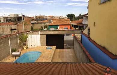 Imagem: A casa possui 4 Dormitórios, 3 Banheiros, 4 Vagas na garagem