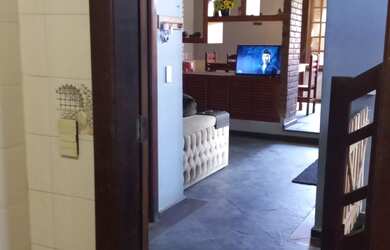 Imagem: A casa possui 5 Dormitórios, 4 Banheiros, 2 Vagas na garagem