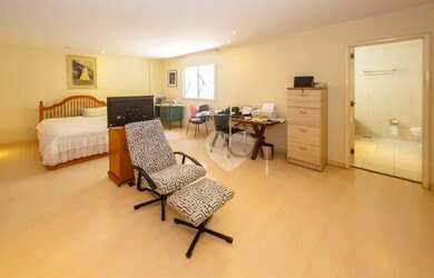 Imagem 10: Espetacular 4 dormitórios 2 suites sendo uma Master, 2 banheiros Reformados...