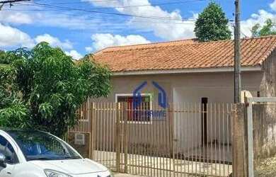 Imagem: A casa possui 2 Dormitórios, 2 Banheiros, 2 Vagas na garagem