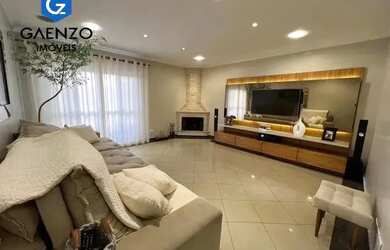 Imagem: A casa possui 3 Dormitórios, 5 Banheiros, 1 Vaga na garagem