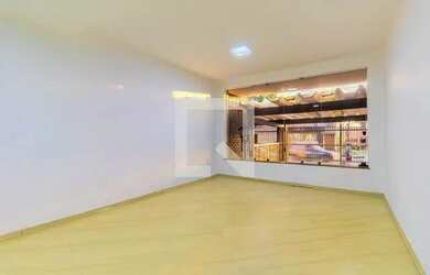 Imagem: A casa possui 4 Dormitórios, 4 Banheiros, 2 Vagas na garagem