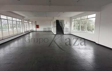 Imagem: O depósito possui 5 Vagas na garagem, 1.000m² de Área e