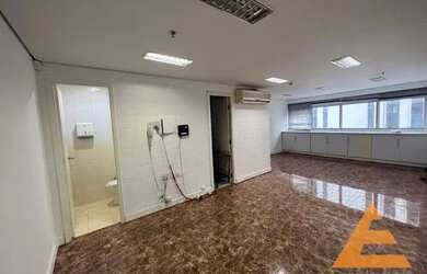 Imagem: O depósito possui 1 Vaga na garagem e 38m² de Área e está