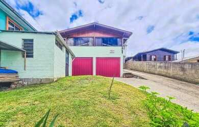 Imagem: A casa possui 5 Dormitórios, 2 Banheiros, 230m² de Área e