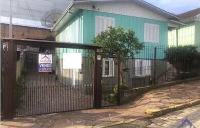 Imagem: A casa possui 3 Dormitórios, 2 Banheiros e 313m² de Área