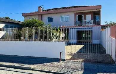 Imagem: A casa possui 3 Dormitórios, 3 Banheiros, 300m² de Área