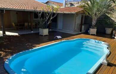 Imagem: A casa à venda possui 3 Dormitórios, 3 Banheiros, 4 Vagas