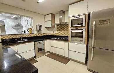 Imagem: A casa em condomínio possui 3 Dormitórios, 3 Banheiros, 2