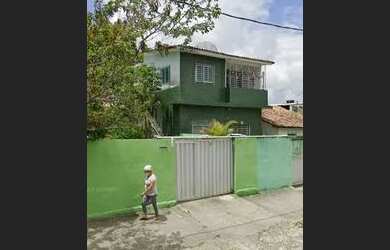 Imagem: A casa possui 2 Dormitórios, 2 Banheiros, 2 Vagas na garagem