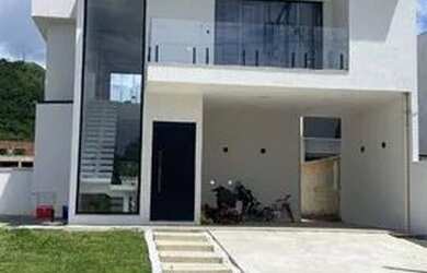 Imagem: A casa em condomínio possui 4 Dormitórios, 4 Banheiros, 190m²