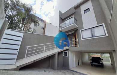 Imagem: A casa possui 3 Dormitórios, 4 Banheiros, 5 Vagas na garagem