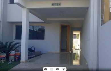 Imagem: A casa possui 4 Dormitórios, 4 Banheiros, 1 Vaga na garagem