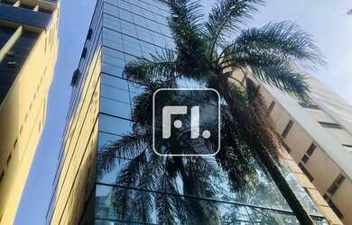 Imagem: O depósito possui 4 Vagas na garagem, 320m² de Área e está