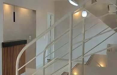 Imagem: A casa possui 2 Dormitórios, 3 Banheiros, 2 Vagas na garagem