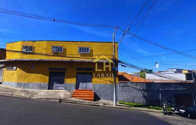 Imagem: O depósito possui 2 Vagas na garagem e 360m² de Área e está