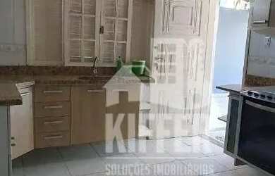 Imagem: A casa possui 2 Dormitórios, 3 Banheiros, 2 Vagas na garagem