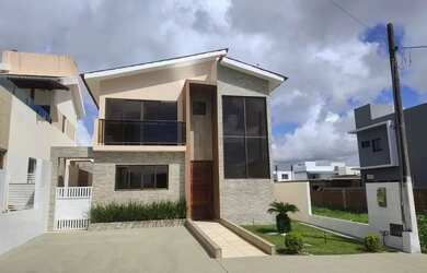 Imagem: A casa possui 4 Dormitórios, 4 Banheiros, 2 Vagas na garagem