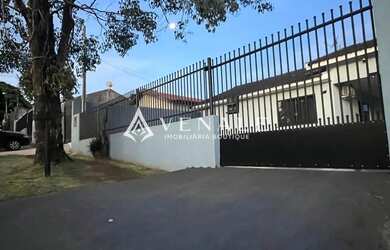 Imagem: A casa possui 2 Dormitórios, 1 Banheiro, 3 Vagas na garagem