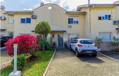 Imagem: A casa possui 2 Dormitórios, 2 Banheiros, 2 Vagas na garagem