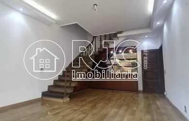 Imagem: A casa possui 3 Dormitórios, 4 Banheiros, 3 Vagas na garagem