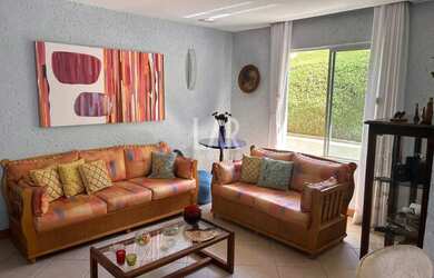 Imagem: A casa em condomínio possui 4 Dormitórios, 5 Banheiros, 2