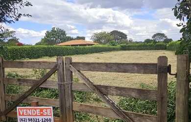 Imagem: A chácara possui 2000m² de Área e está localizado em Santo