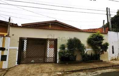 Imagem: A casa possui 3 Dormitórios, 3 Banheiros, 3 Vagas na garagem